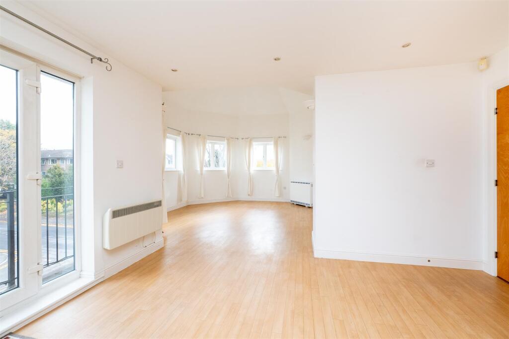 Apartment in Sutton - View 5