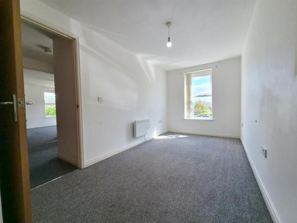 Apartment in Crewe - More