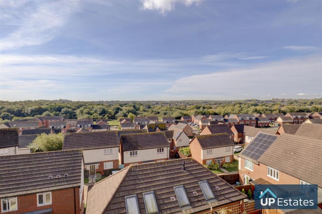 House in Nuneaton and Bedworth, Warwickshire - View 2