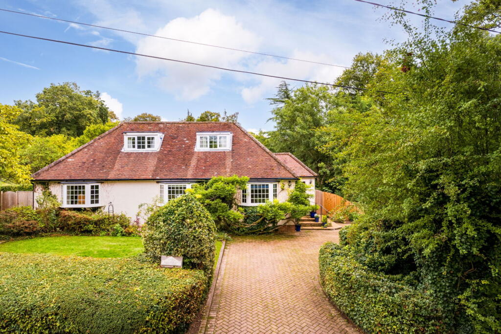 Main image of property: Broadplat, Rotherfield Greys, Henley-on-Thames, Oxfordshire, RG9