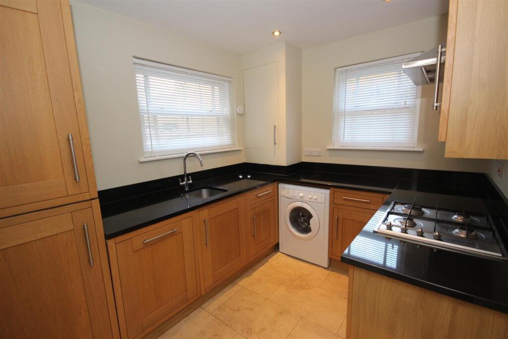 Apartment in Sheffield, Dore - View 3