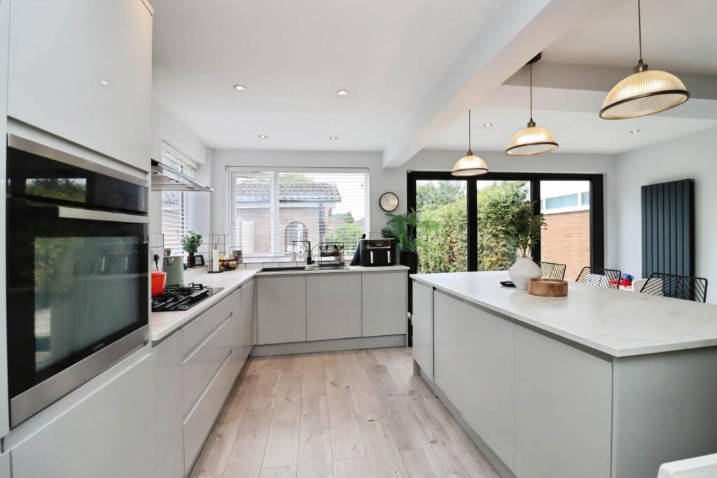 House in Wirral, Liverpool City Region - View 4