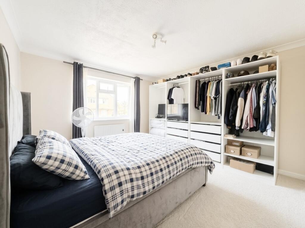 Apartment in Sutton - View 3