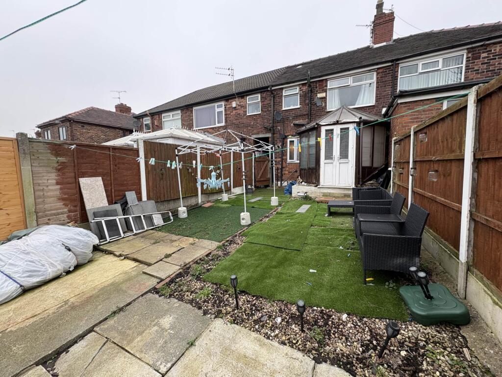 47 Kingston Avenue, Oldham, OL9 8LL photo 2