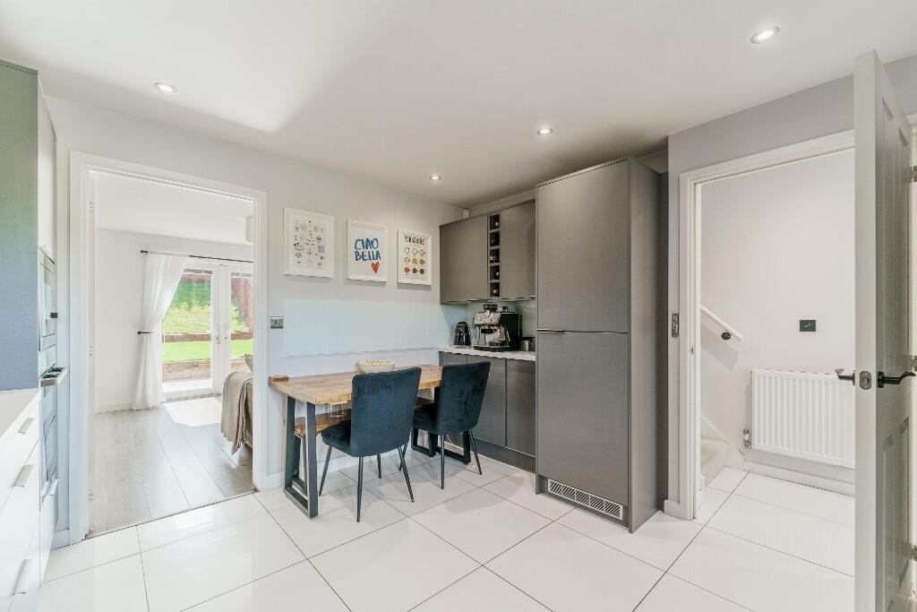 Aintree Court, Castleford, West Yorkshire, WF10 photo 4