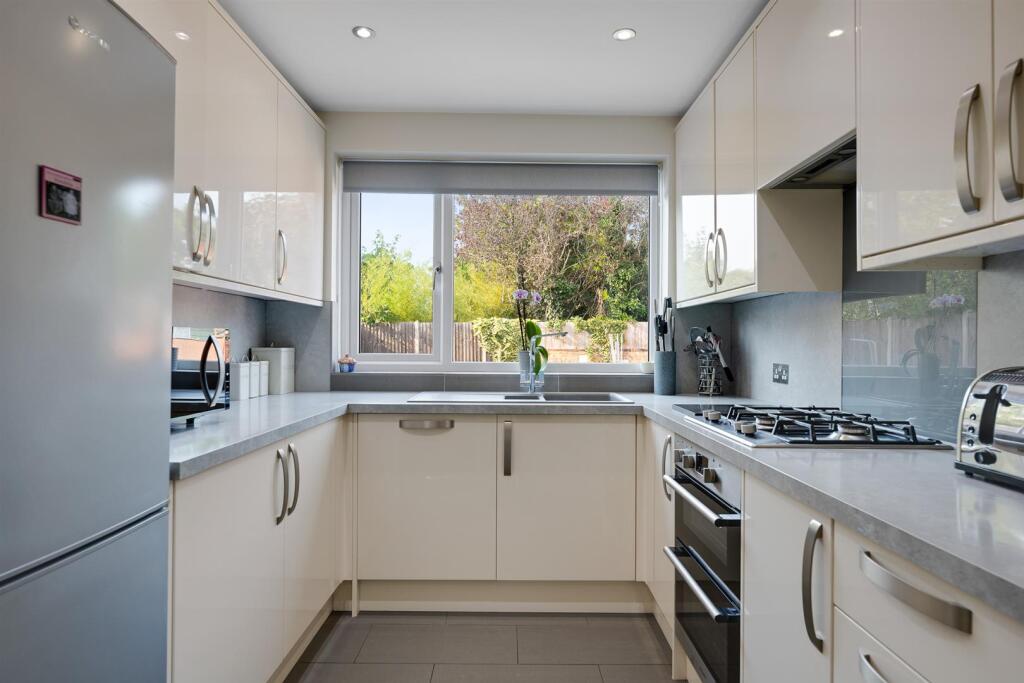 House in Bromley - More