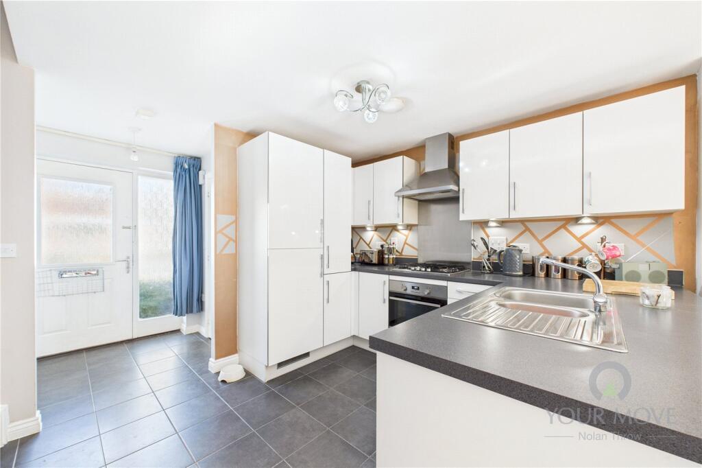 Alderney Avenue, Newton Leys, Bletchley, Milton Keynes, MK3 photo 3
