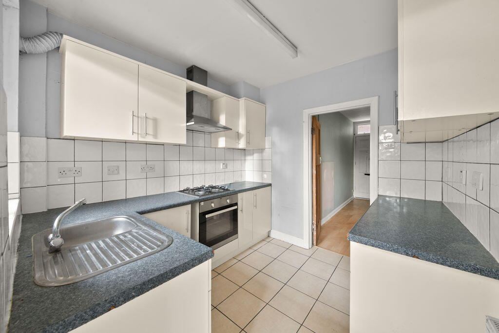 Apartment in Southall - View 3