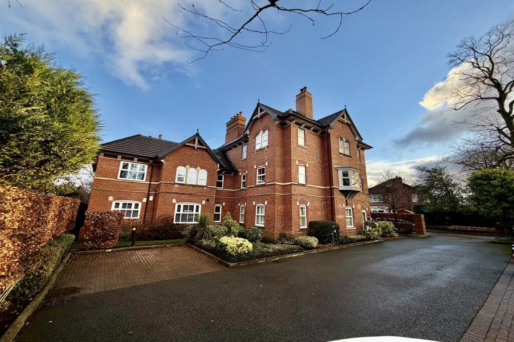 Main image of property: Lynton Grove, Timperley, Altrincham