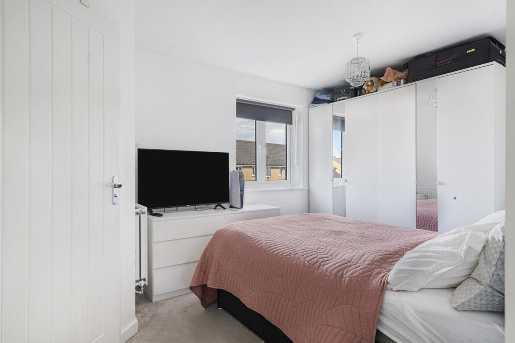 House in Vale of White Horse, Wellington Gate, Grove - More