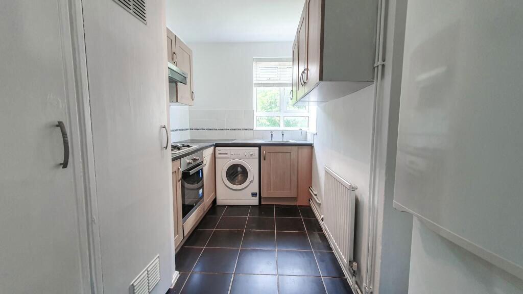 Apartment in East Hertfordshire, Hertford - View 2