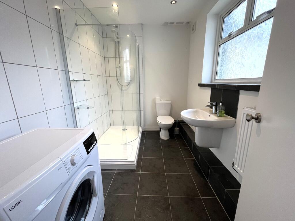 House in Gloucester - View 4