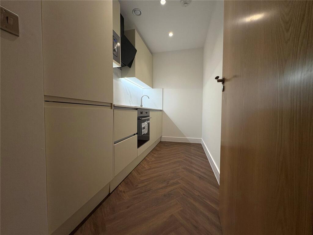 Apartment in Hart, Fleet - View 2