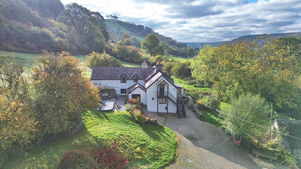4-bed detached on Llandrillo, Corwen, £650,000
