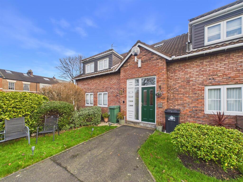2-bed flat on Walton Park, North Shields, £150,000