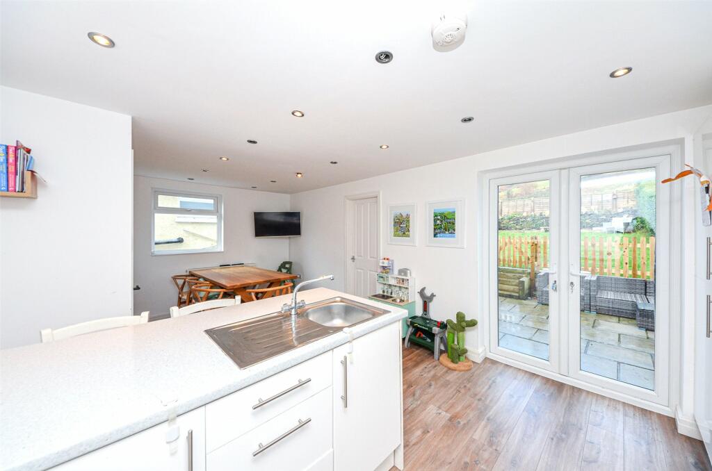Vardre Avenue, Deganwy, Conwy, LL31 photo 4