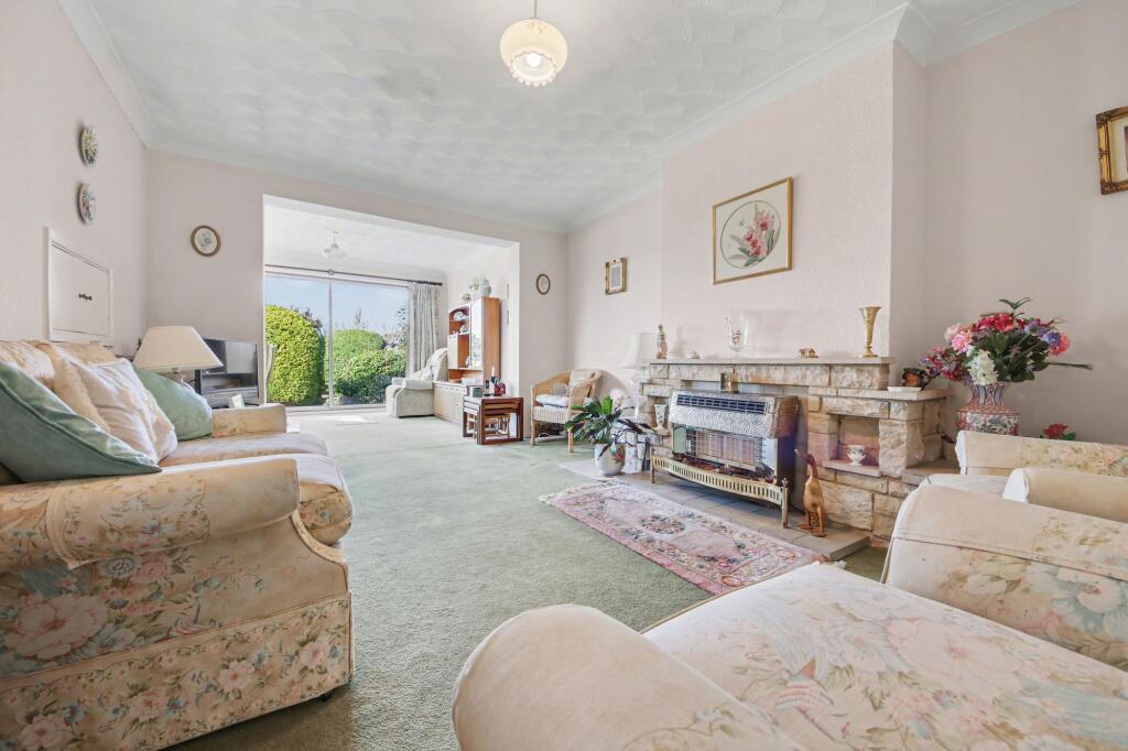 Walsingham Gardens, Townhill, SO18 photo 2