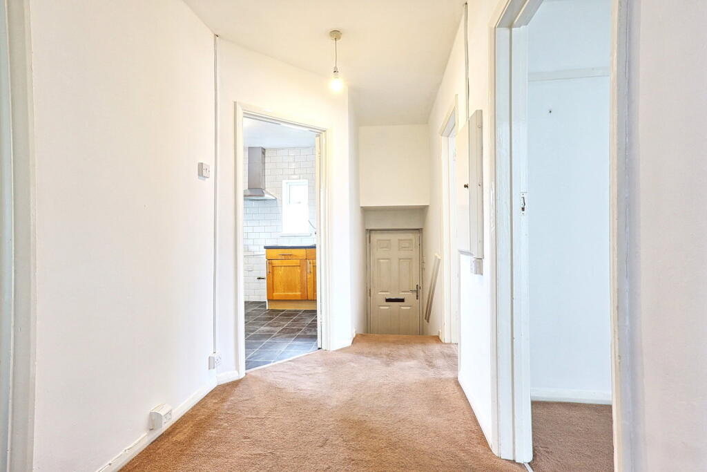 Apartment in Thurrock, Essex - View 2