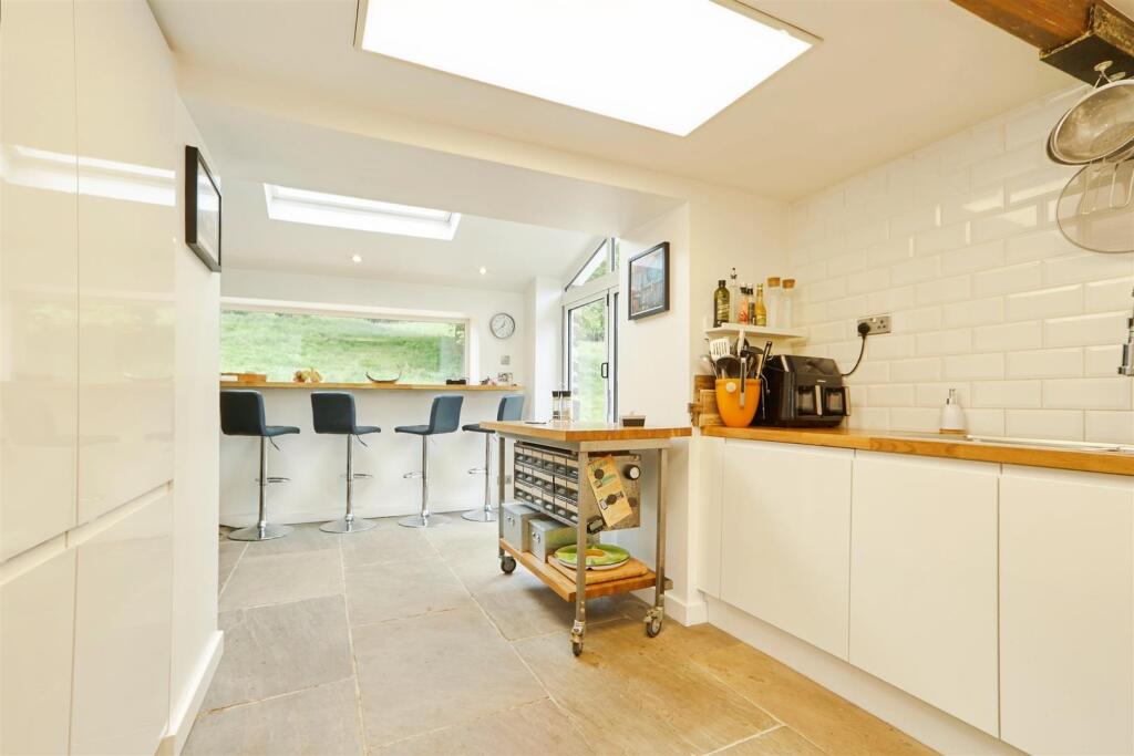 Marley, Bingley, BD16 2DN photo 5