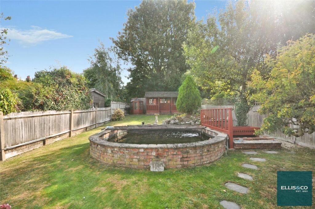 House in London, Church End - View 5
