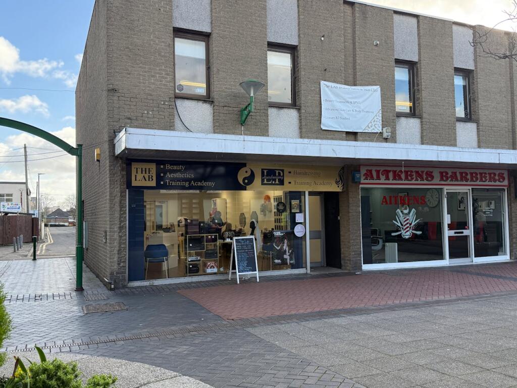 Main image of property: 15 La Porte Precinct, Grangemouth, FK3 8AZ