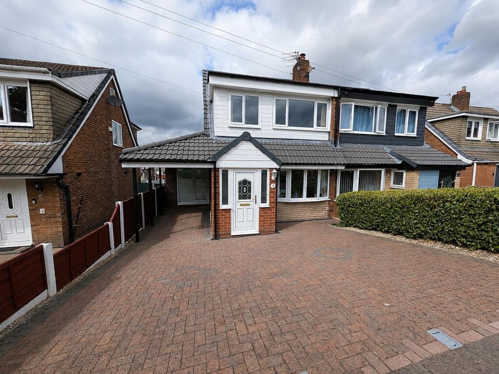 Main image of property: 5 Torwood Road, Chadderton, Oldham, OL9 0RA