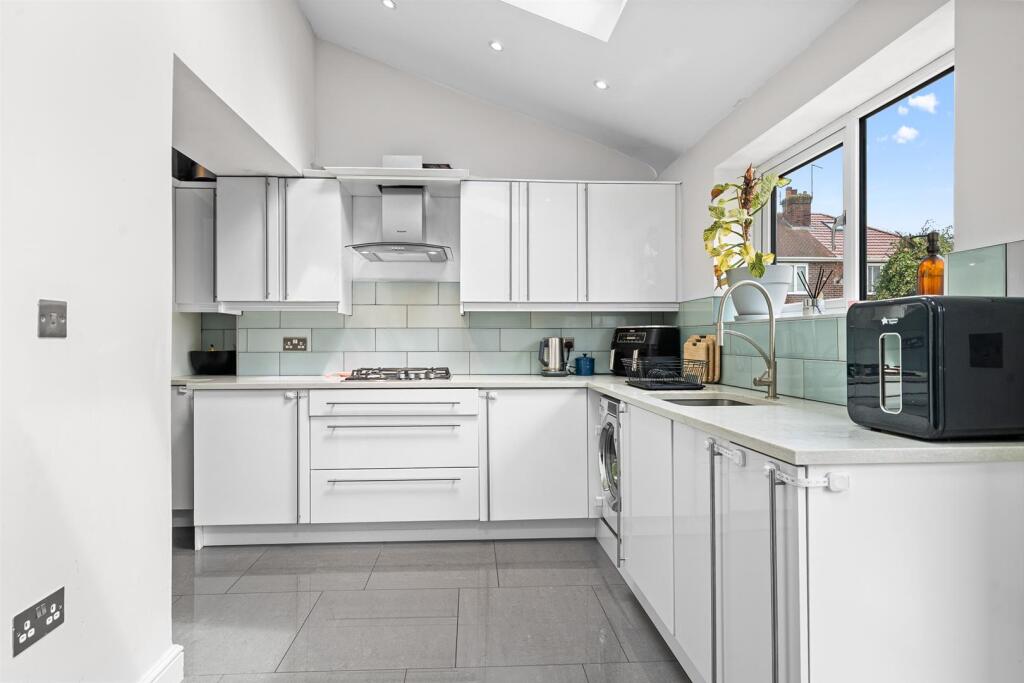 Edgemoor Drive, Fazakerley, Liverpool photo 4