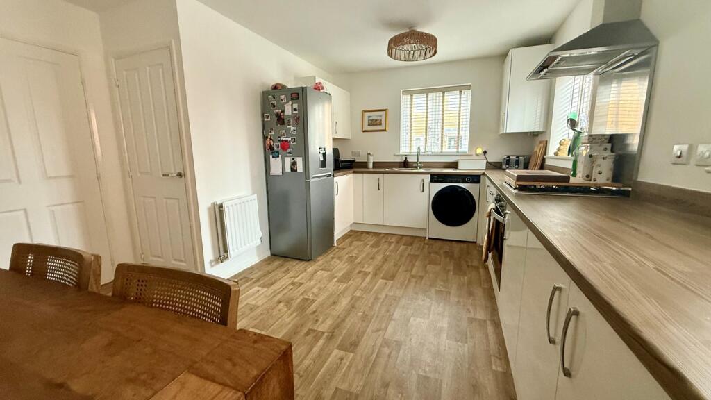 Brewton Drive, Deeping St James, Market Deeping, PE6 photo 2