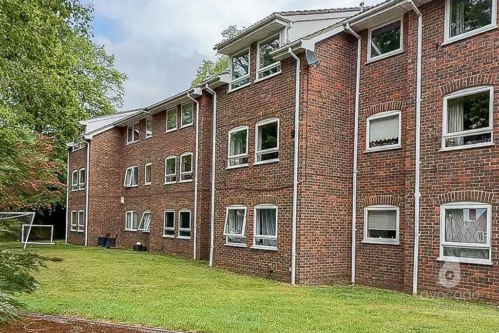 Apartment in Binfield, Bracknell Forest - More