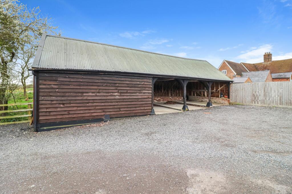 bidwells - shipton barns (16).JPG