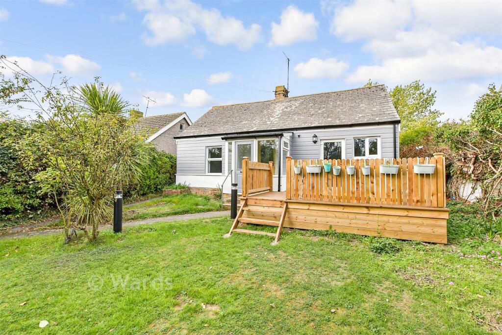 2-bed detached on Glenbervie Drive, Beltinge, Herne Bay, Kent, £270,000