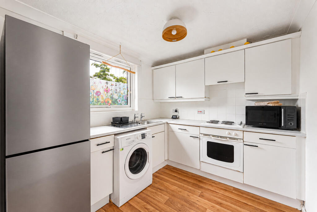 Apartment in London, Higham Hill, Walthamstow - View 5