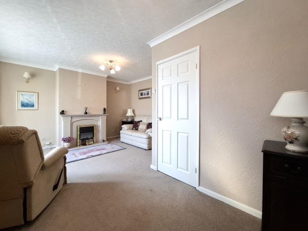 Queensfield, Swindon, Wiltshire photo 2