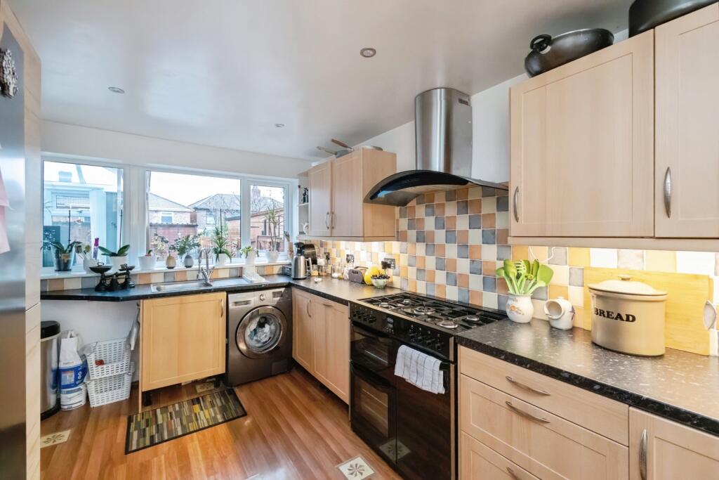 Wilshaw Grove, ASHTON-UNDER-LYNE, Lancashire, OL7 photo 4