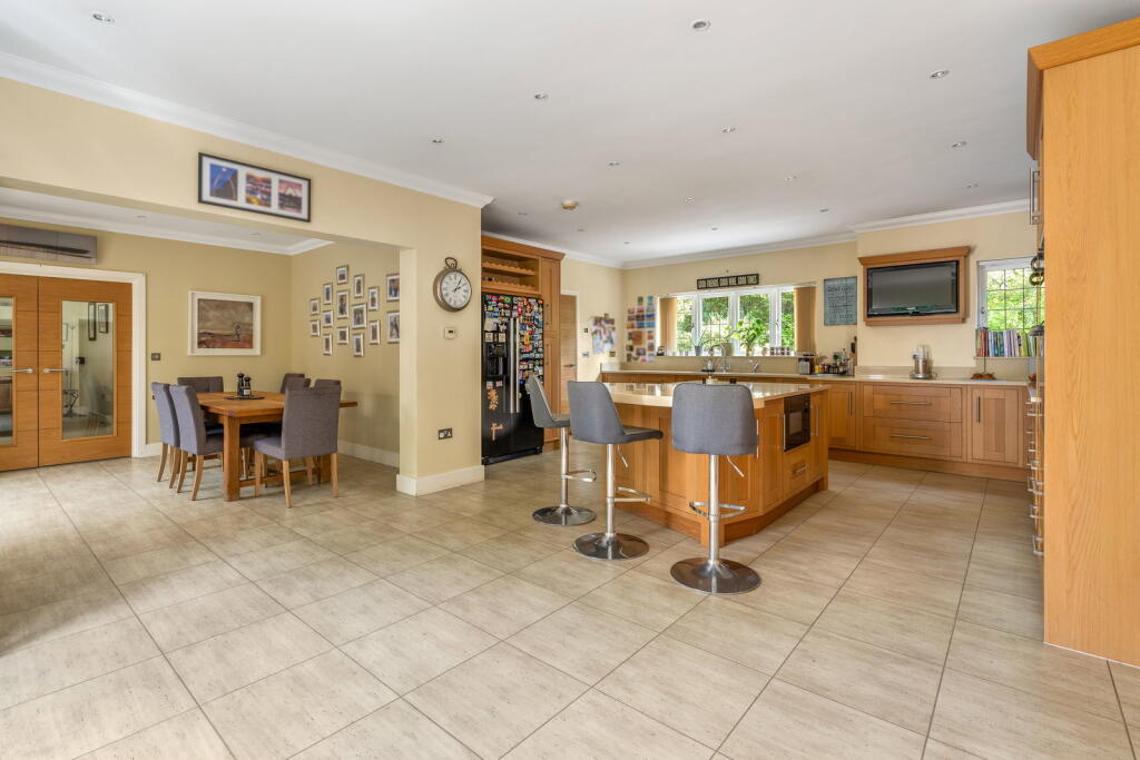 House in Tandridge, Hurst Green, Oxted - View 2