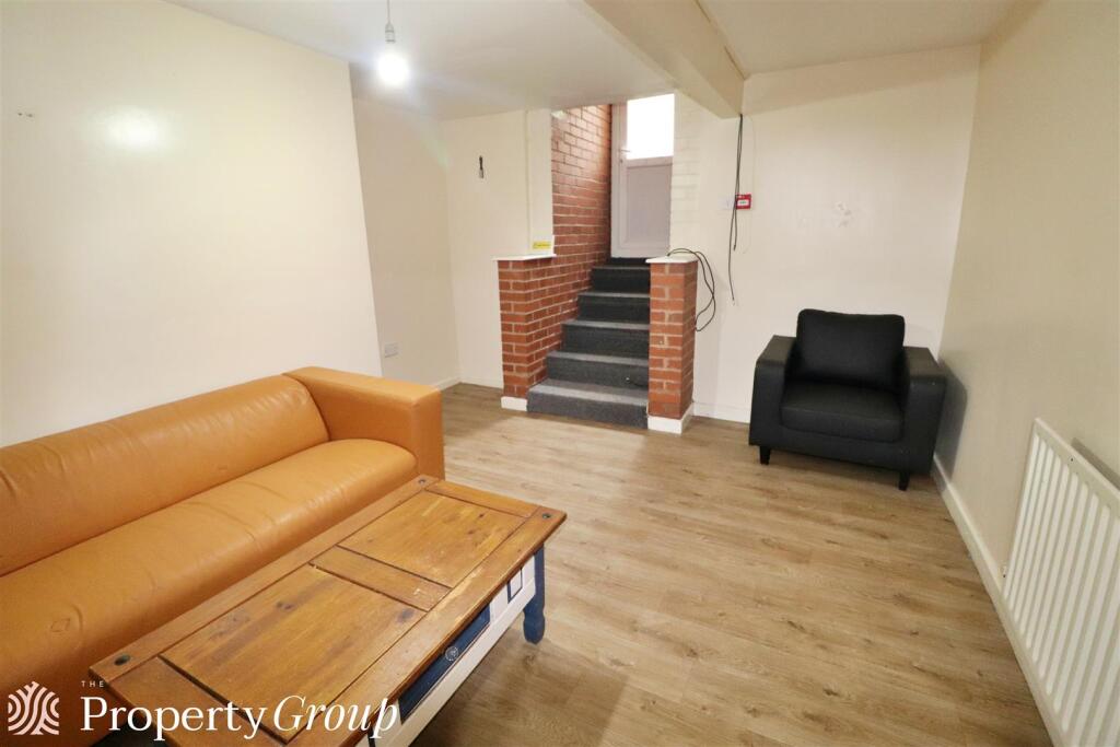 Main image of property: Flat 3, Stoke Green, Coventry CV3 1FP
