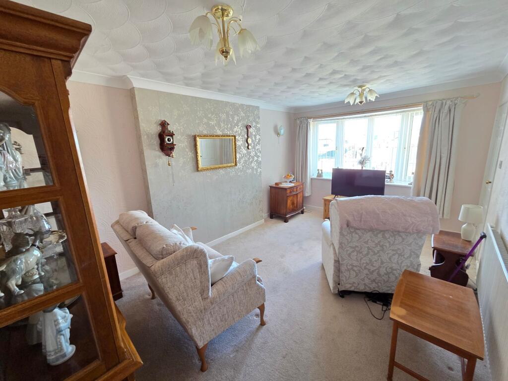 Venetian Crescent, Darfield, S73 photo 4