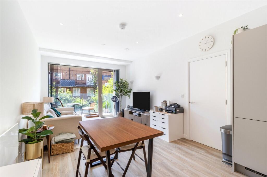 Apartment in Trafford, Greater Manchester - View 4