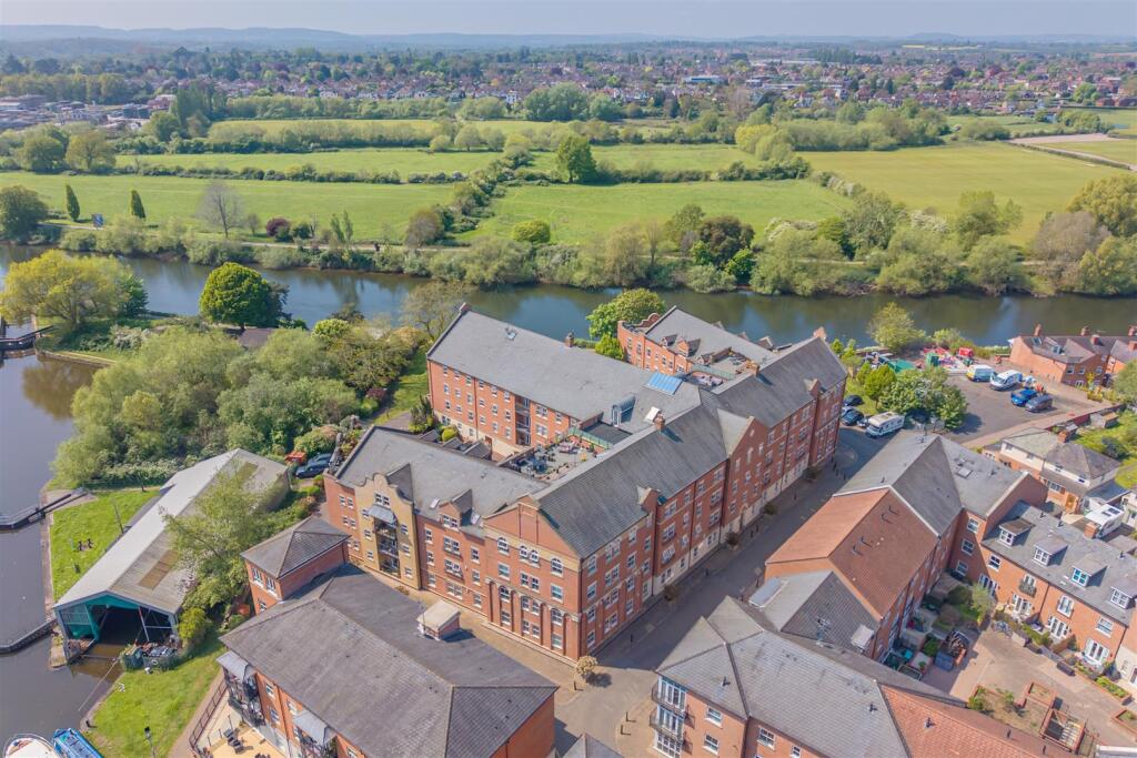 Harry Davies Court, Armstrong drive