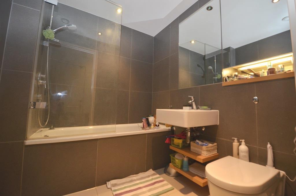Apartment in Southall - View 5