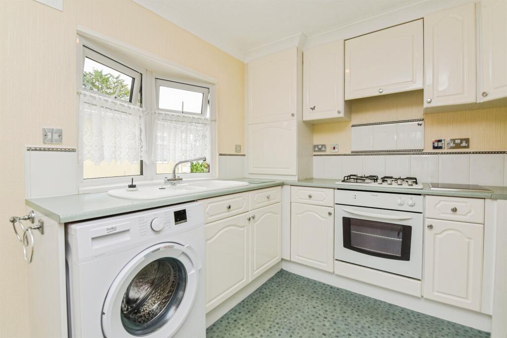 Mullenscote Mobile Home Park, Weyhill, Andover photo 4