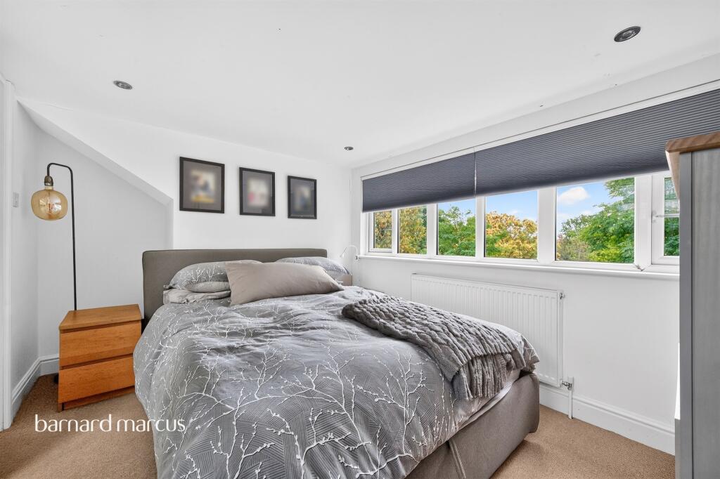 House in London, Oakhill, Berrylands - More