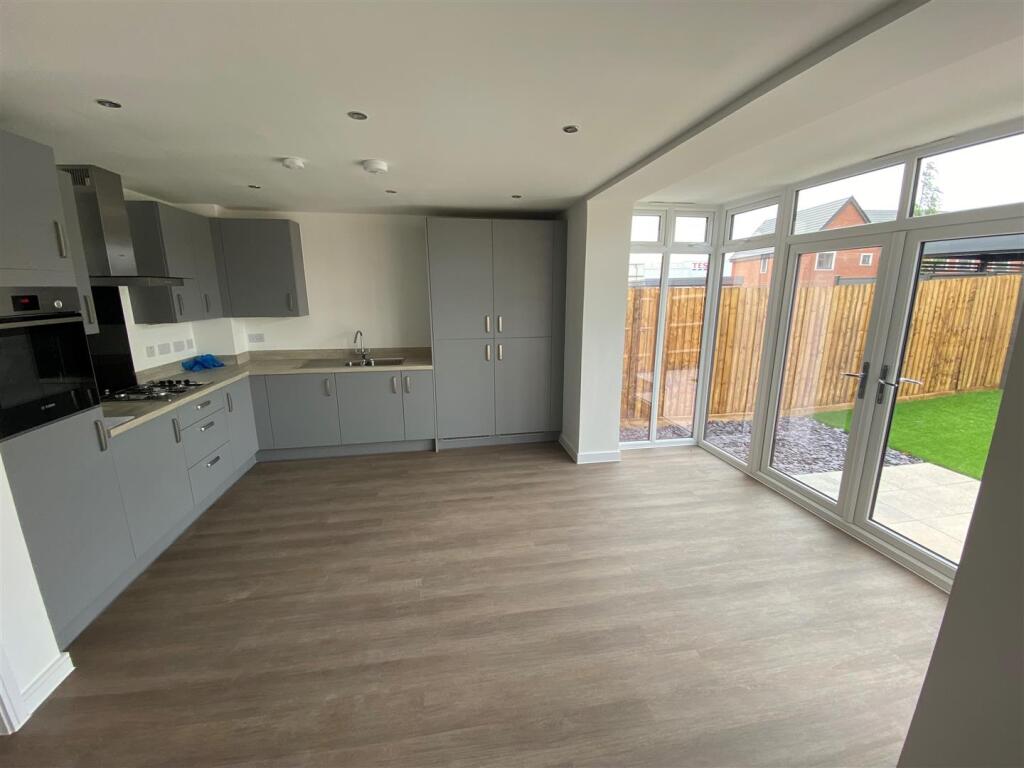 House in Gloucester - View 3