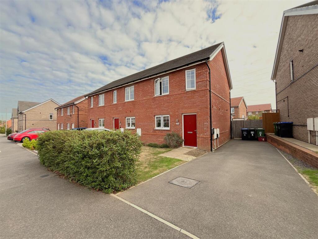 2-bed terraced on Whittaker Way, Myton Green, Warwick,, £325,000