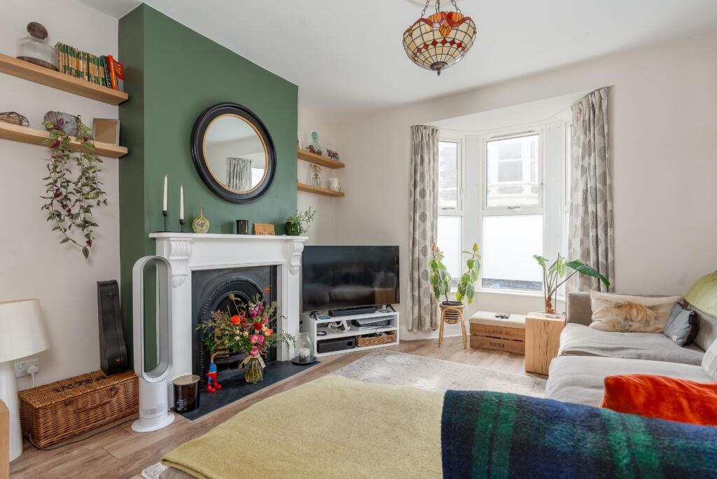 House in Bristol, Southville - More