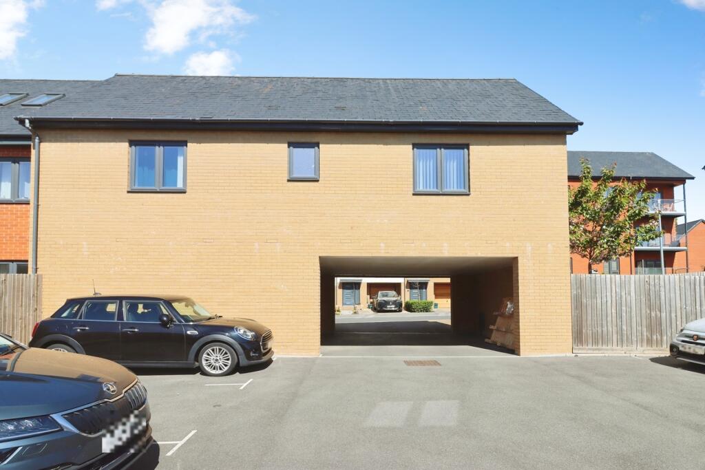 House in Bristol, Almondsbury - View 3
