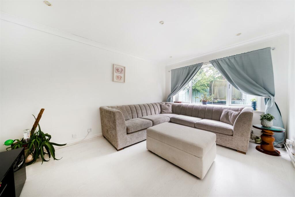 Lees Close, Altwood Area, Maidenhead, SL6 photo 3