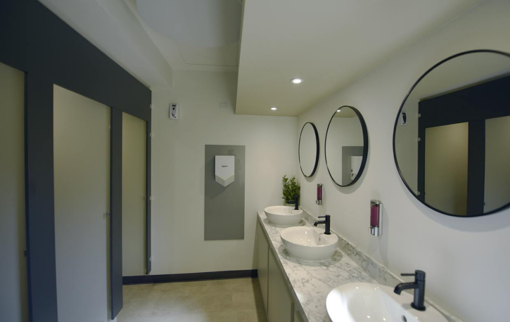 officetorent_inaltrincham_0000s_0000s_0000_removebottle.png
