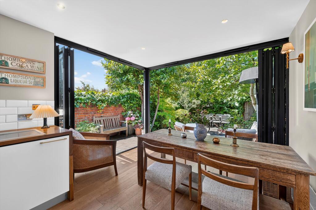 Apartment in London - View 4