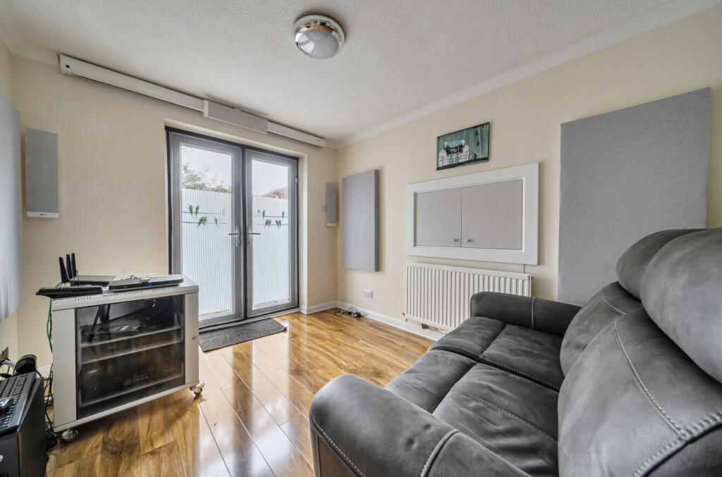 House in Binfield, Temple Park - View 4